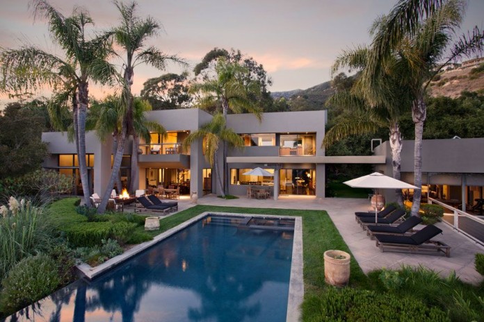 Contemporary-Whitehead-Bay-Residence-02