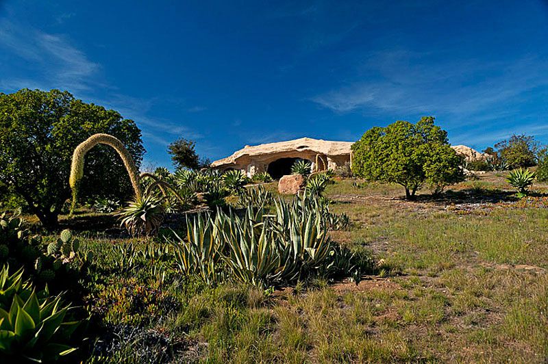 Flintstones-Style-Malibu-Retreat-02
