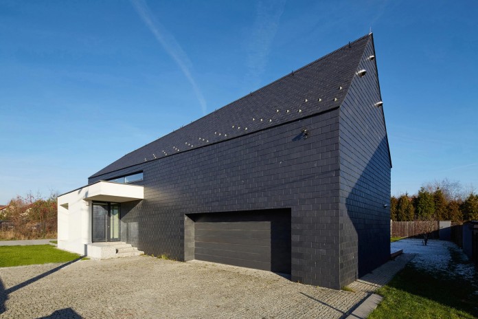 House-in-Slate-by-RS-01