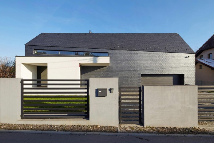 House-in-Slate-by-RS-02