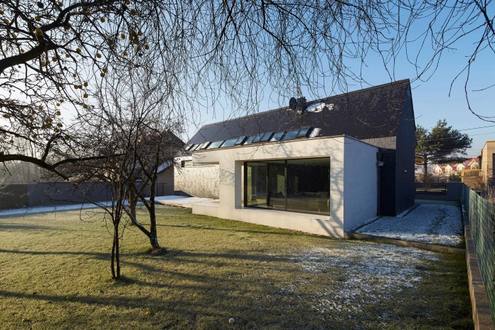 House-in-Slate-by-RS-03