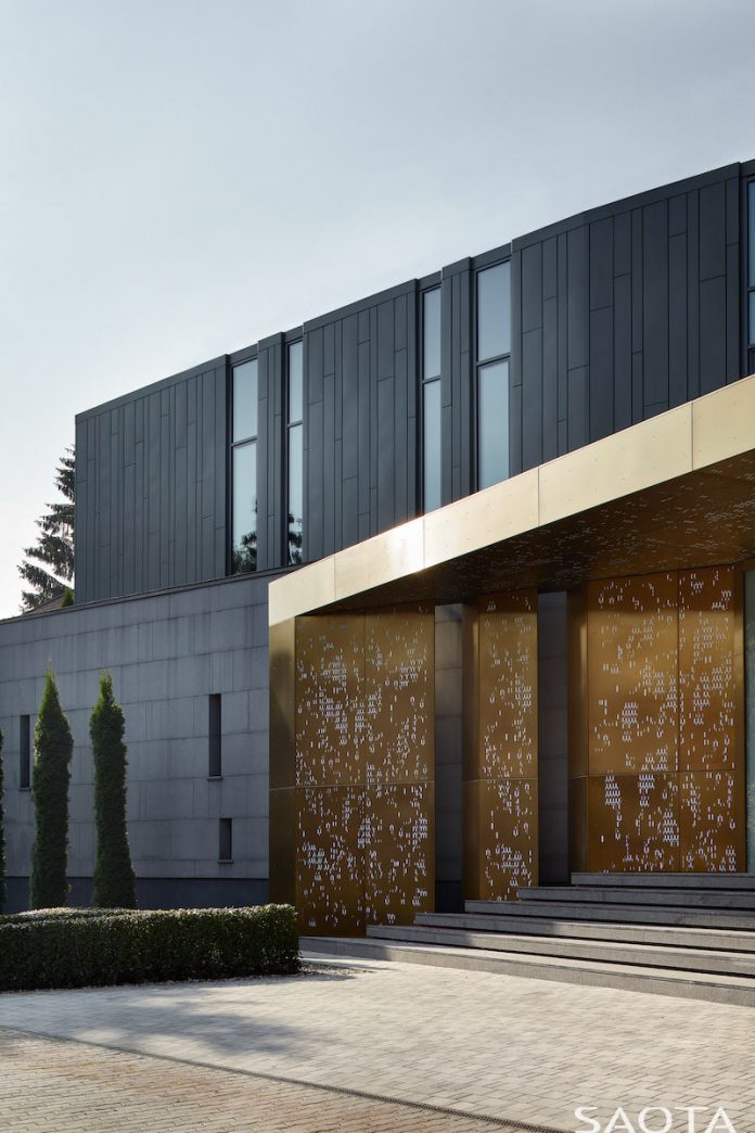 Silver Pine contemporary home in Moscow by SAOTA