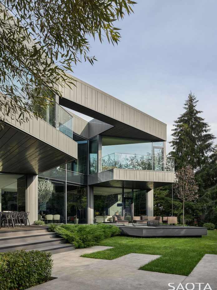 Silver Pine in Moscow by SAOTA