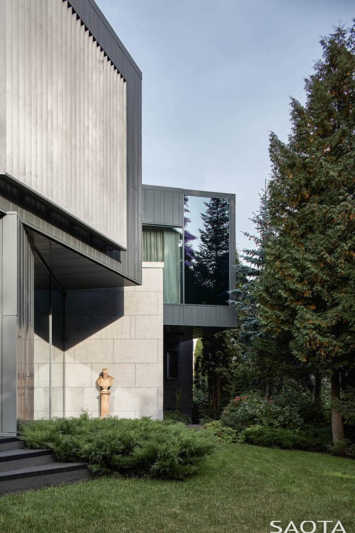 Silver Pine contemporary home in Moscow by SAOTA